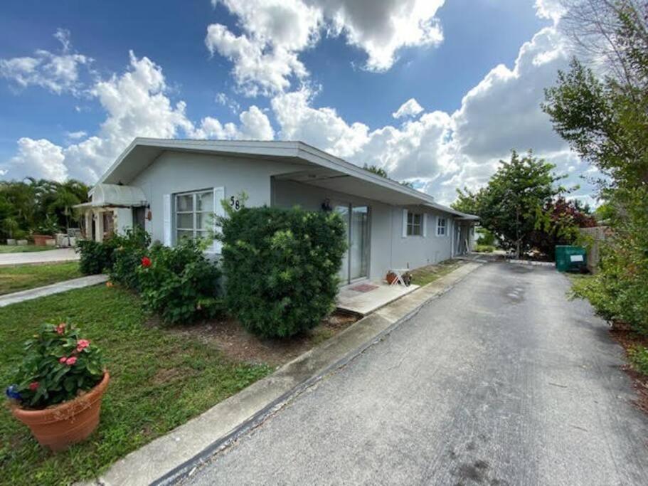 Coastal Home,Walk,Bike To Beach,Large Fenced Yard, Large Driveway Naples Exterior photo