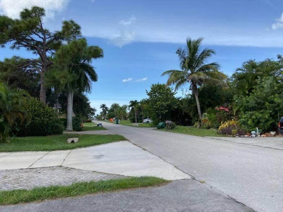 Coastal Home,Walk,Bike To Beach,Large Fenced Yard, Large Driveway Naples Exterior photo